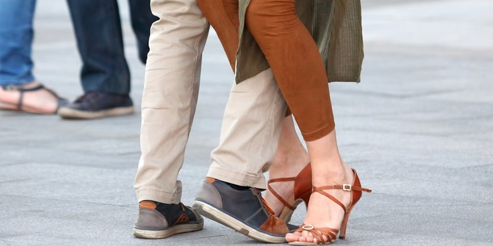 People tango dancing in the street