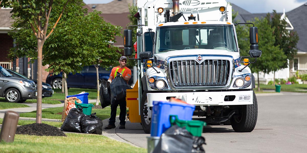 Waste pick up truck 