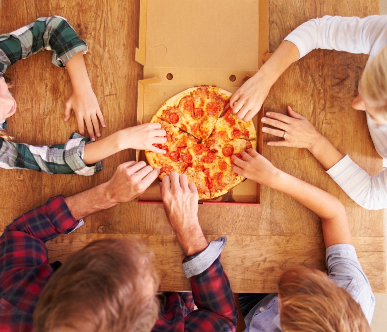 Family eating pizza