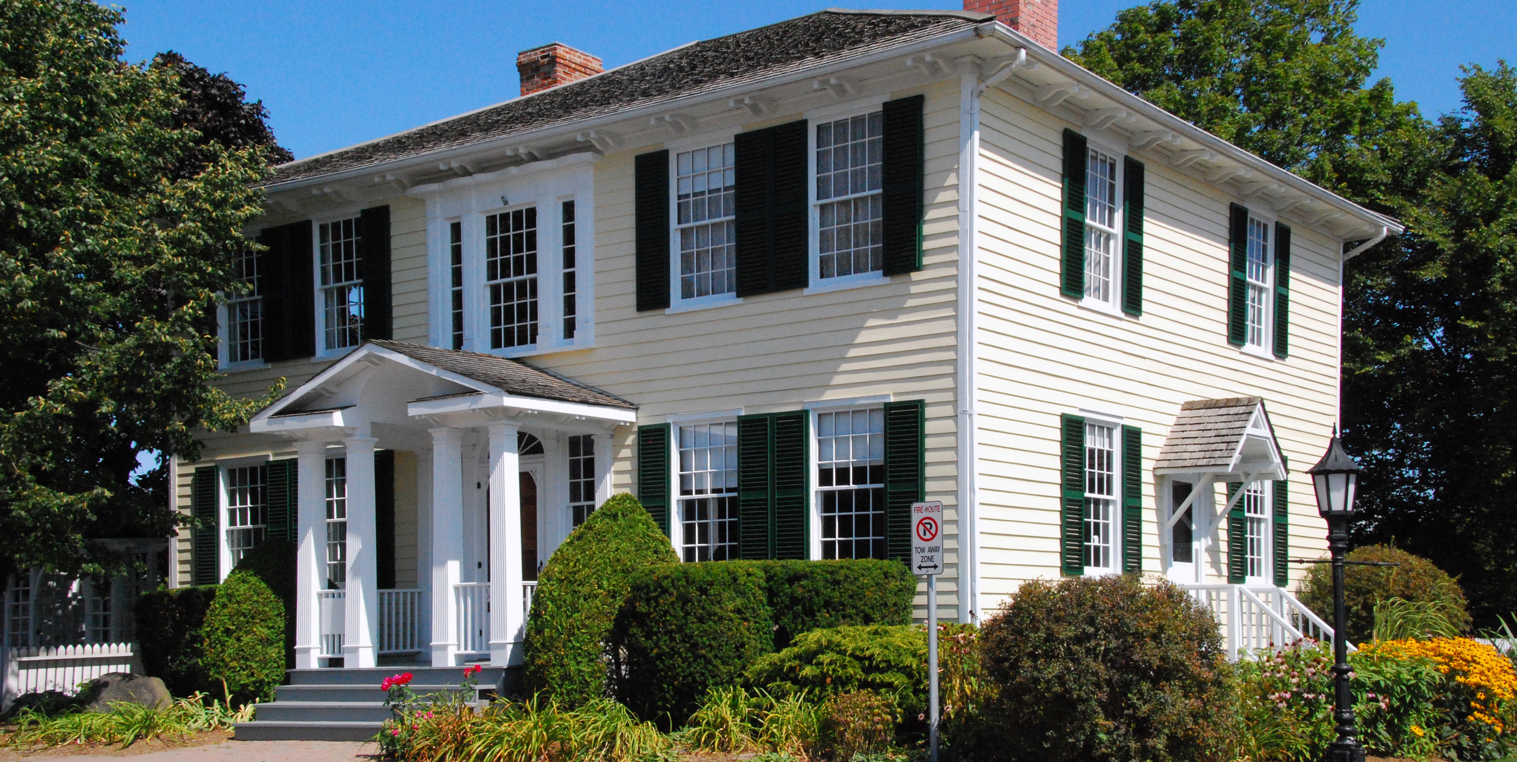 Exterior of Lynde House Museum 
