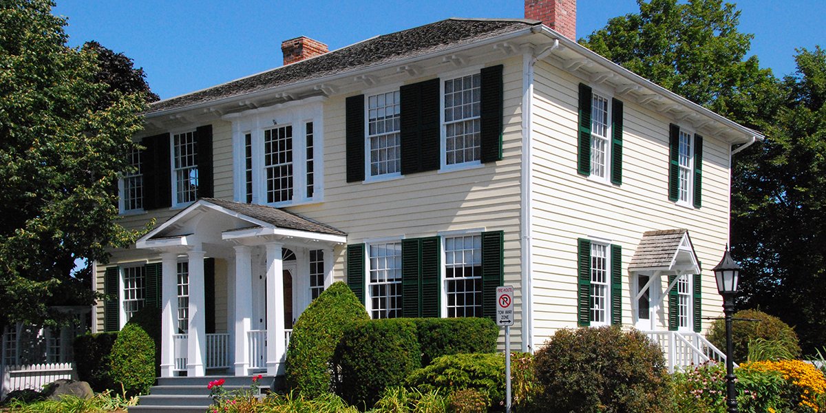 Lynde House front of building